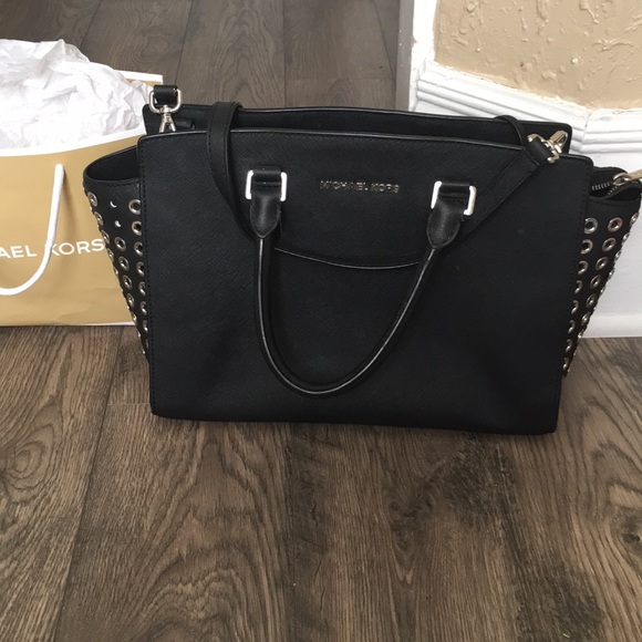 Michael Kors Handbags - Micheal Kors Large Selma Zip Satchel